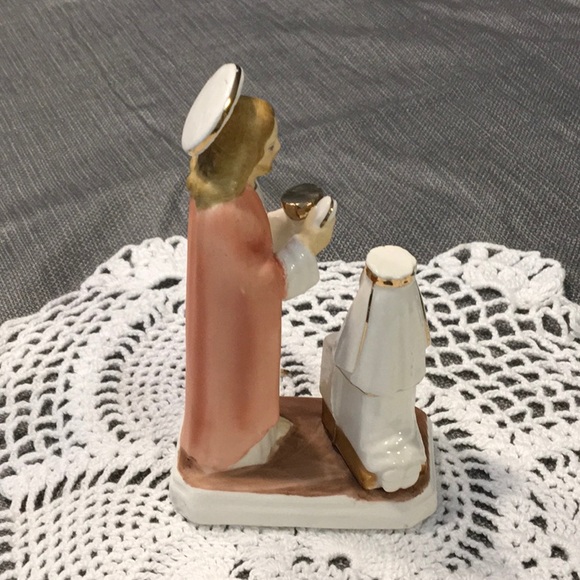 Vintage First Holy Communion Statue - Picture 3 of 7